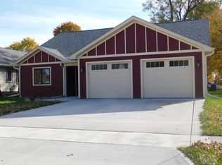 510 3rd Ave E, Oskaloosa, IA 52577