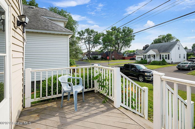 3rd image of 2768 Edgewood Avenue