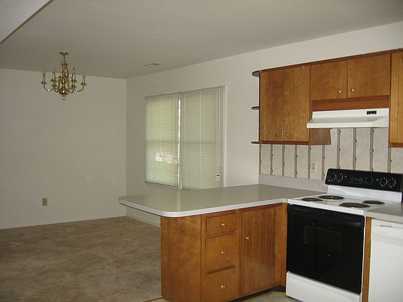 4th image of 218 Lisa Dr