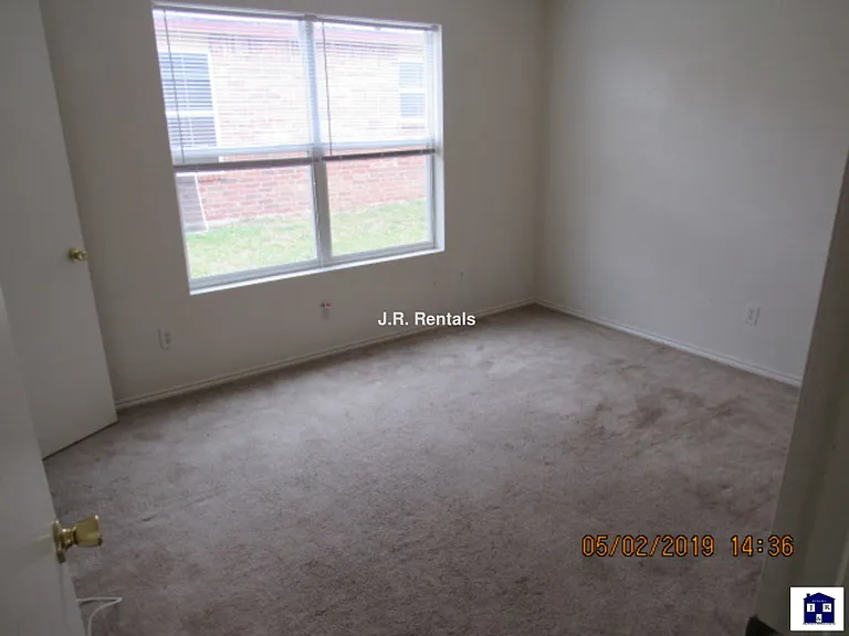 3909 Deputy Dr — Photo 36