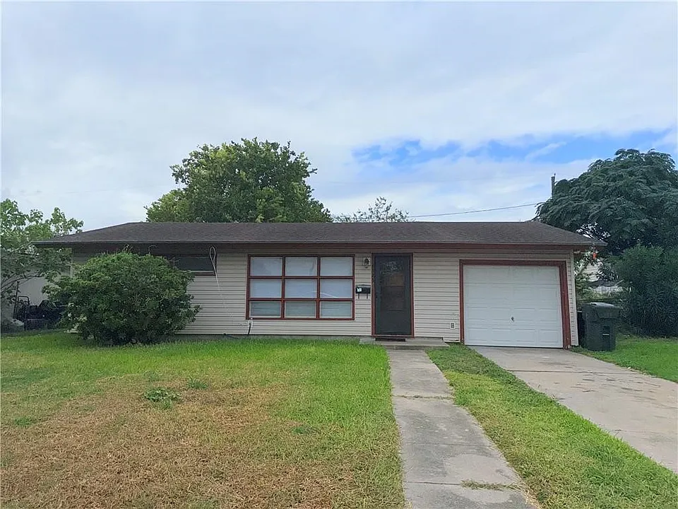 4725 Wynona Dr