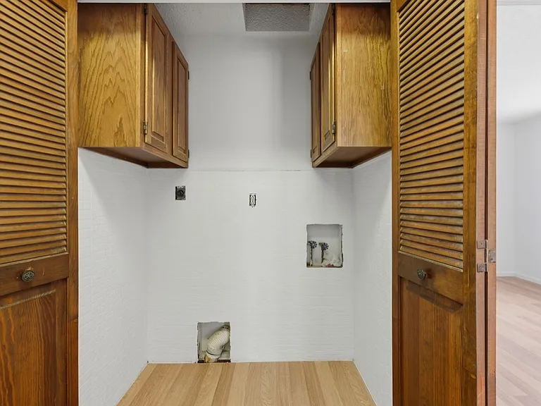 319 N Magnolia St — Photo 17