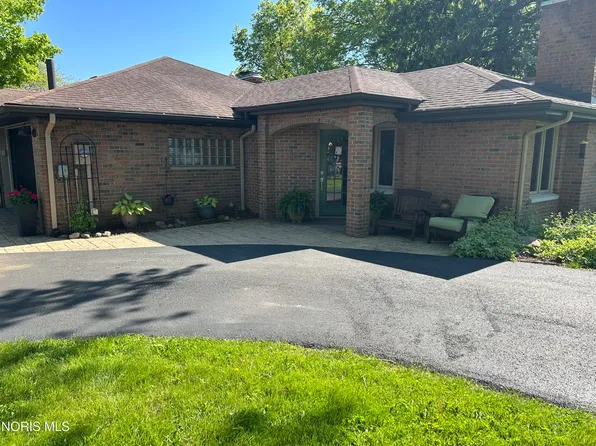1420 Old Trail Rd, Maumee, OH 43537
