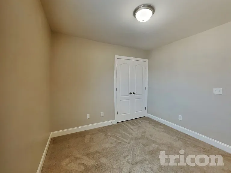302 Oxfordshire Dr — Photo 12