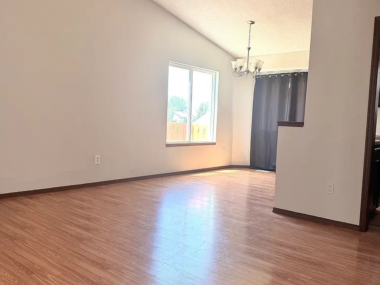 2117 S Rogers Cir — Photo 2