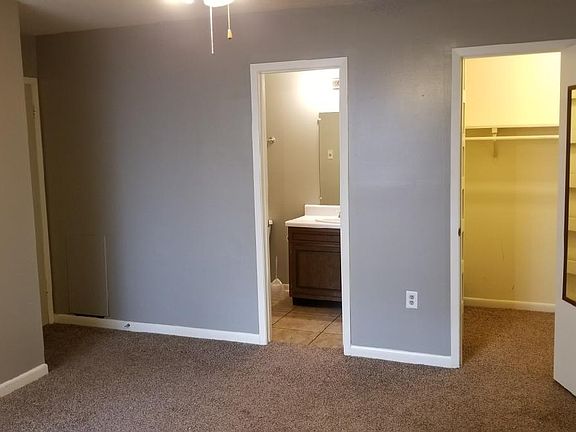 4th image of 1704 Fox Run Dr APT 1