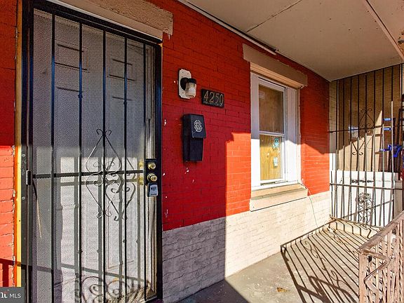 4th image of 4250 N Darien St