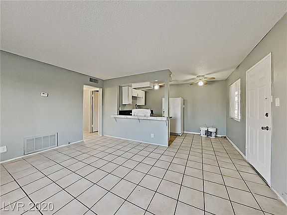 4th image of 501 S Maryland Pkwy Unit B20