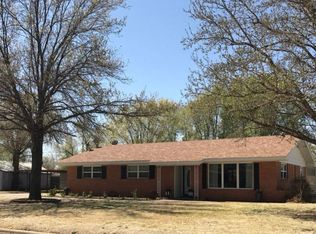 711 Avenue I, Hale Center, TX 79041