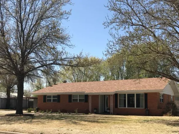 711 Avenue I, Hale Center, TX 79041
