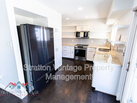 2nd image of 1606 E Sierra Vista Dr