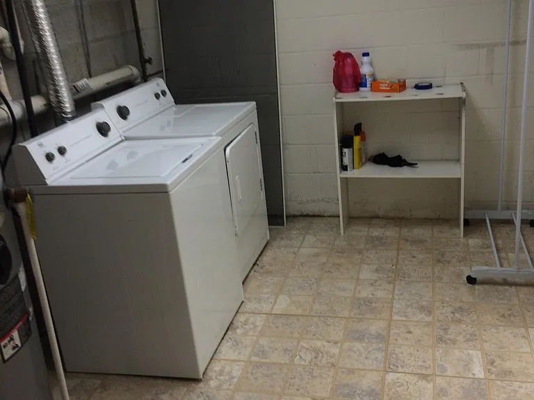 534 Becker St — Photo 23