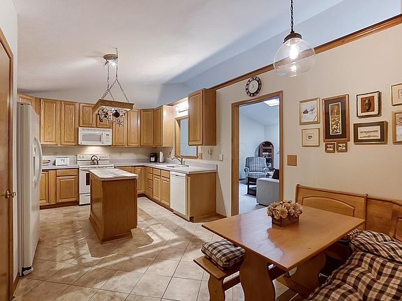 4th image of 4983 Birch Grove Dr