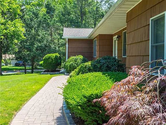 4th image of 76 River Heights Dr
