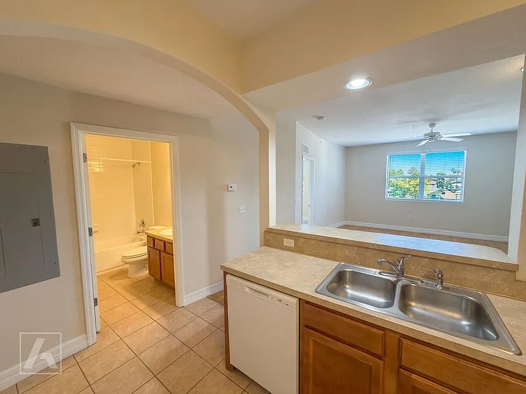 North Pointe Place — Photo 8