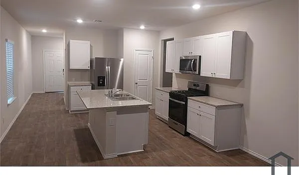 4 bed, 2189 sqft, $2,500 — Photo 2