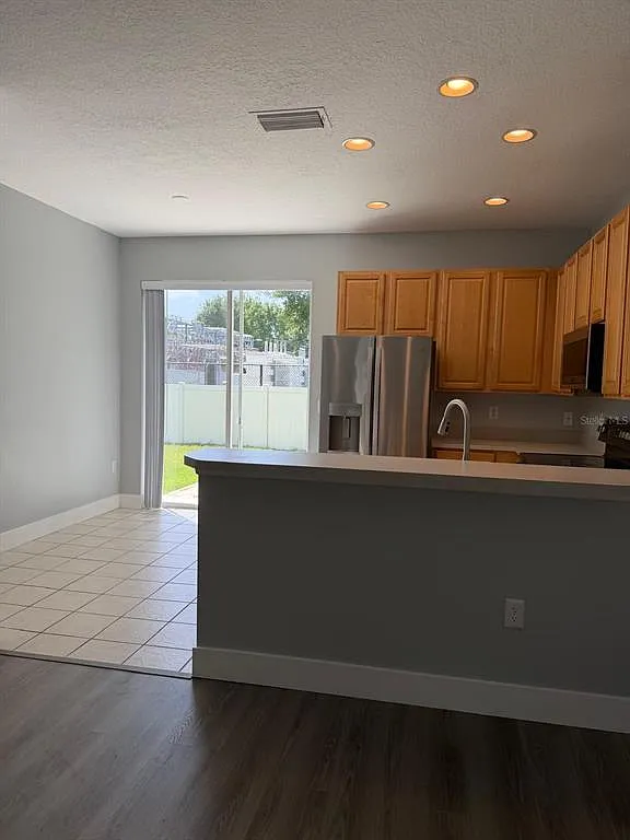 2 bed, 2.5 bath, 1236 sqft, $2,000 — Photo 3