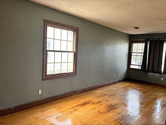 4th image of 4114 Carondelet Blvd