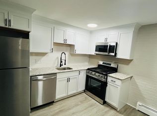 39 Farrwood Ave APT 3, North Andover, MA 01845
