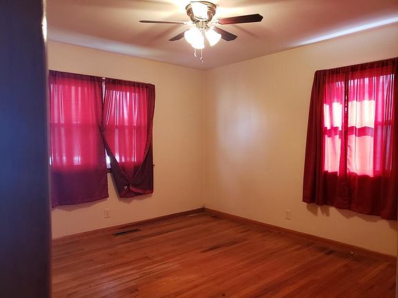 3rd image of 609 N Carver St
