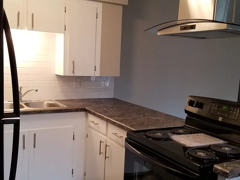 900 Wildwood Rd #8 — Photo 4
