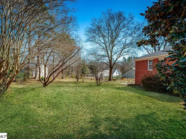 202 Kennedy Dr, Greenville, SC 29605