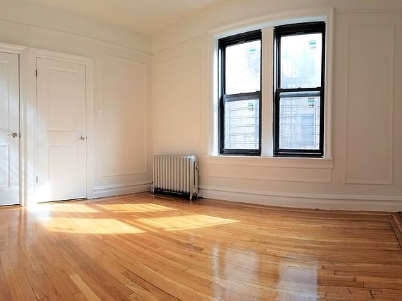 3rd image of 121 Parkside Ave APT 8