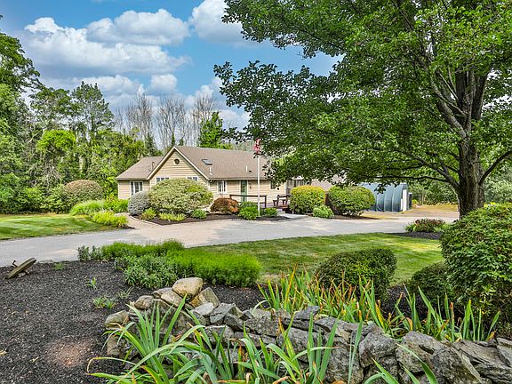 4th image of 24 Browns Ln