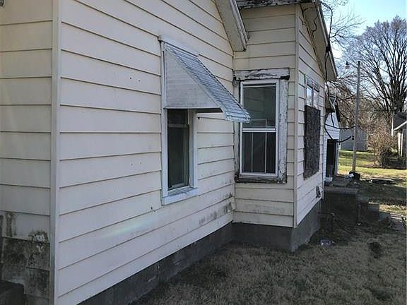2nd image of 935 E Church St