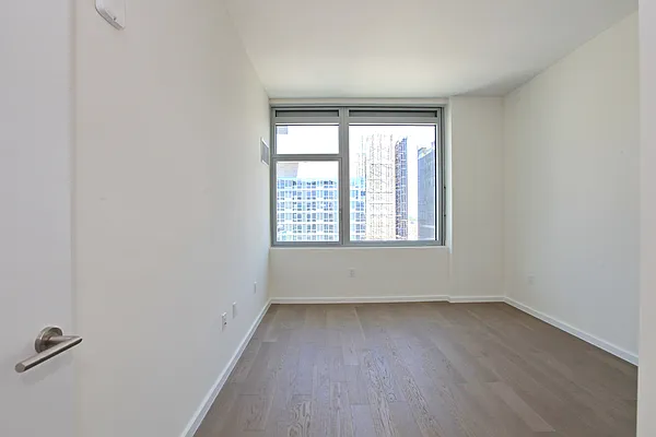 Sold by Fultonex Realty LLC | media 10