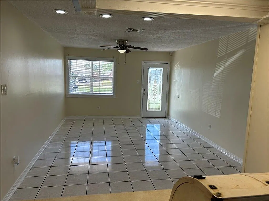 3 bed, 2079 sqft, $1,800 — Photo 3