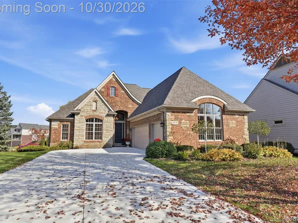 10721 Cliffview Dr, South Lyon, MI 48178