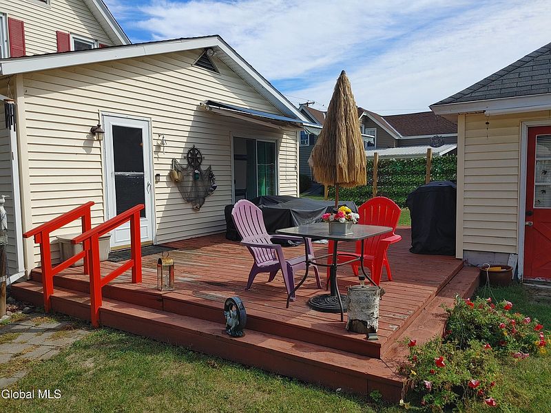 5th image of 310 Alexandria Avenue