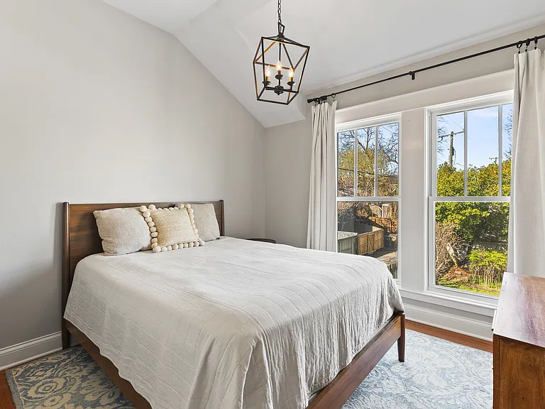 2113B Bernard Ave #B — Photo 8