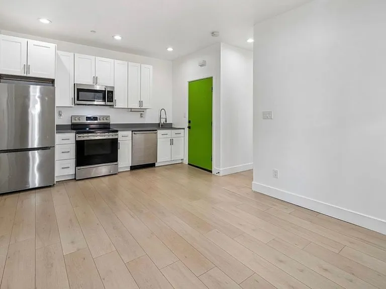 633 N 64th St #2 — Photo 2