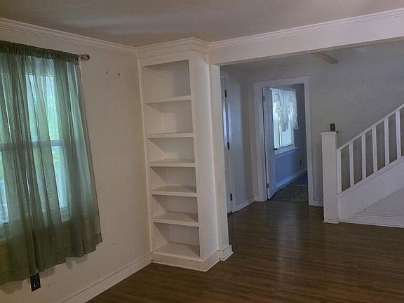 3rd image of 21485 Monroe Rd