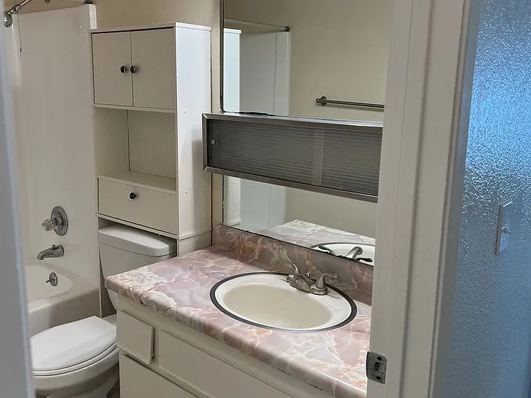 657 W Parlier Ave #126 — Photo 22