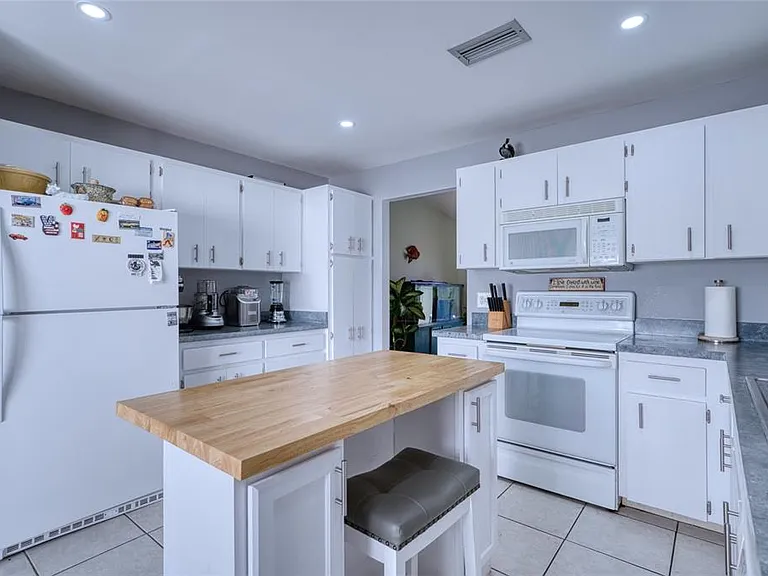 76 Sandstone Cir — Photo 8
