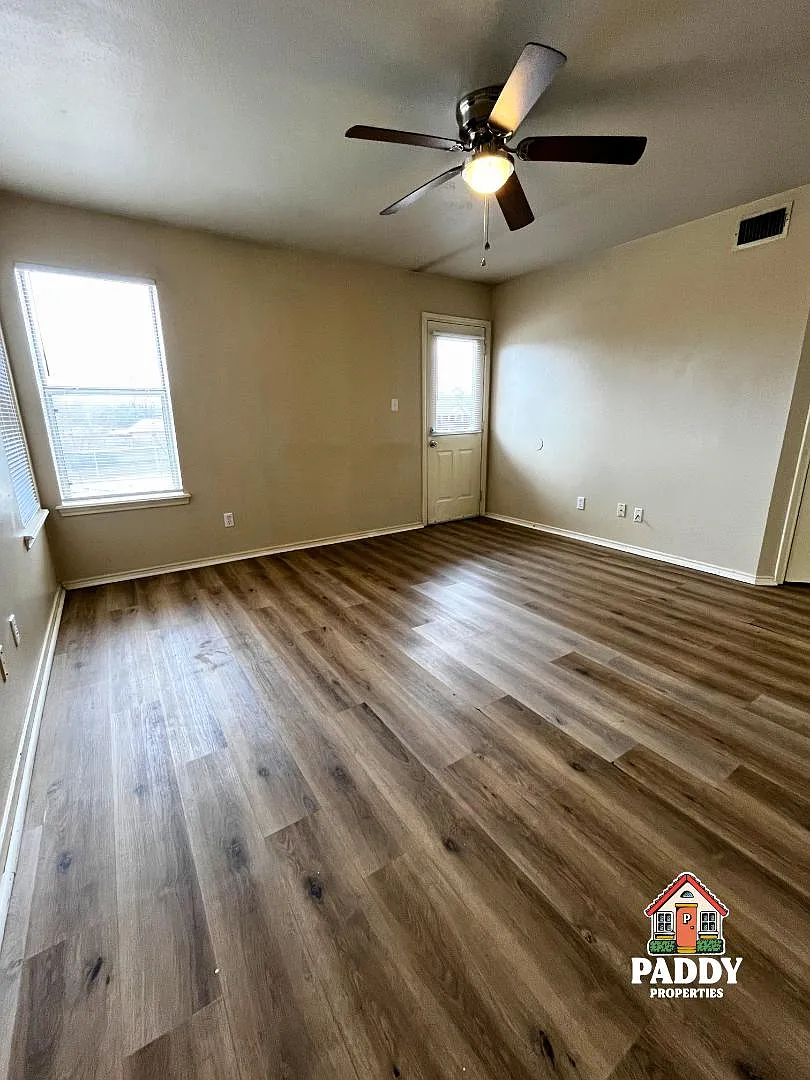 2330 N Jefferson Ave - 305 — Photo 3
