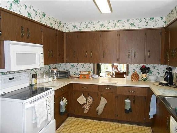 2nd image of 281 Elmhurst Dr