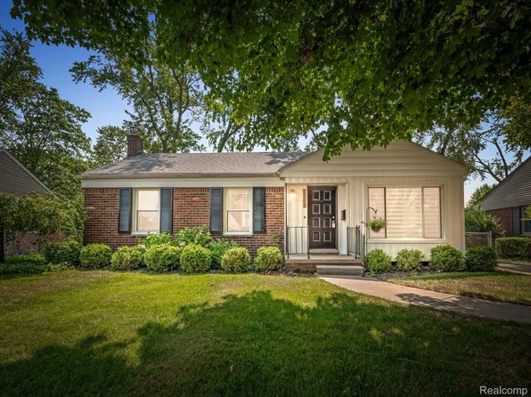 16945 Kirkshire Ave, Beverly Hills, MI 48025