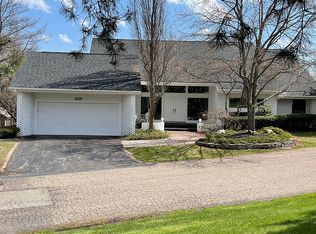 3179 Chambord Dr, West Bloomfield, MI 48323