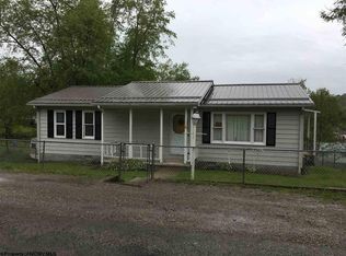 64 Centre Ave, Belington, WV 26250
