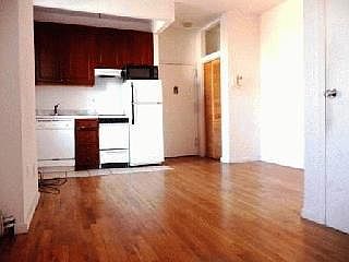 2nd image of 713 E 9th St Ph 1