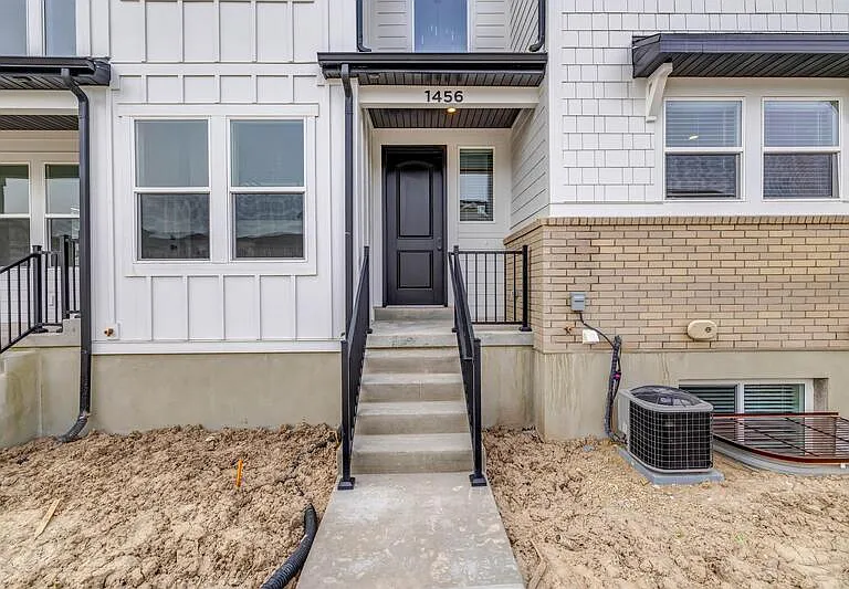 1456 N 3920 W — Photo 1