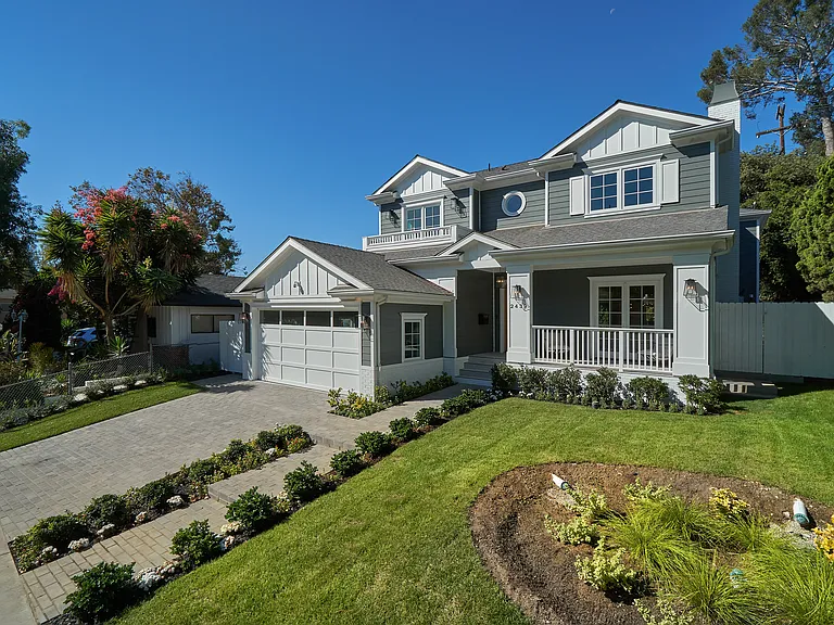 2439 S Beverly Dr — Photo 2