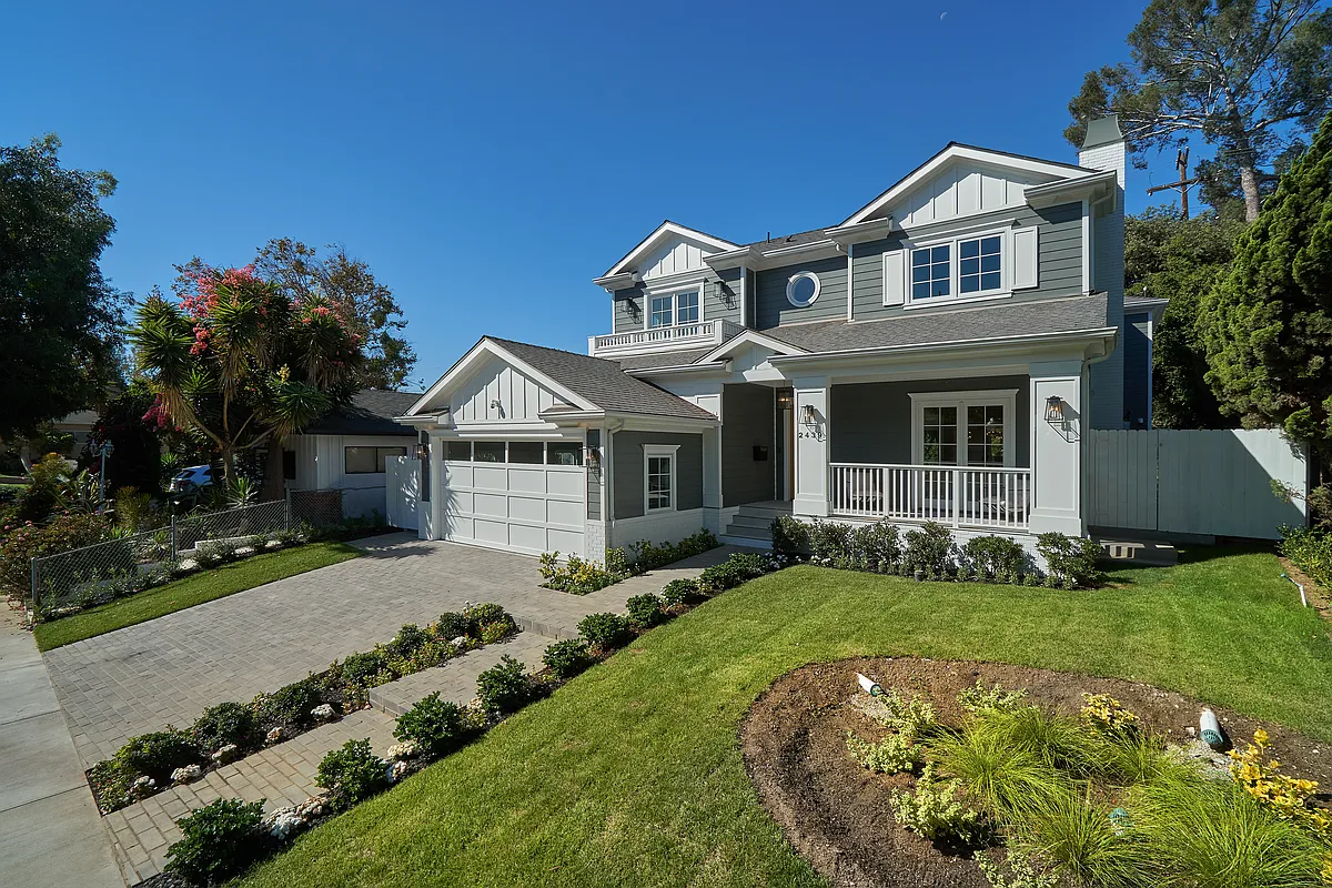 Building Photo - 2439 S Beverly Dr