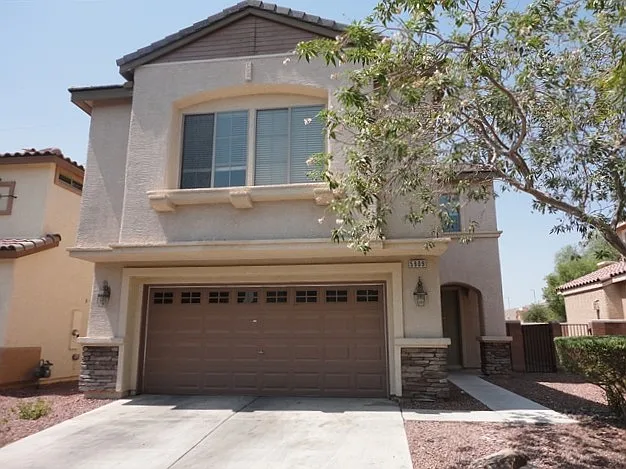 5 bed, 3.0 bath, 2569 sqft, $2,705 — Photo 1