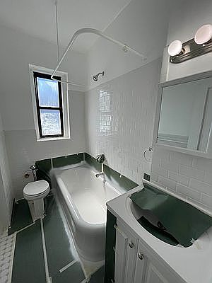 5th image of 49 Seaman Ave #5E