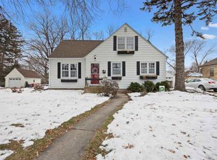 233 Highland Dr, Iowa City, IA 52246